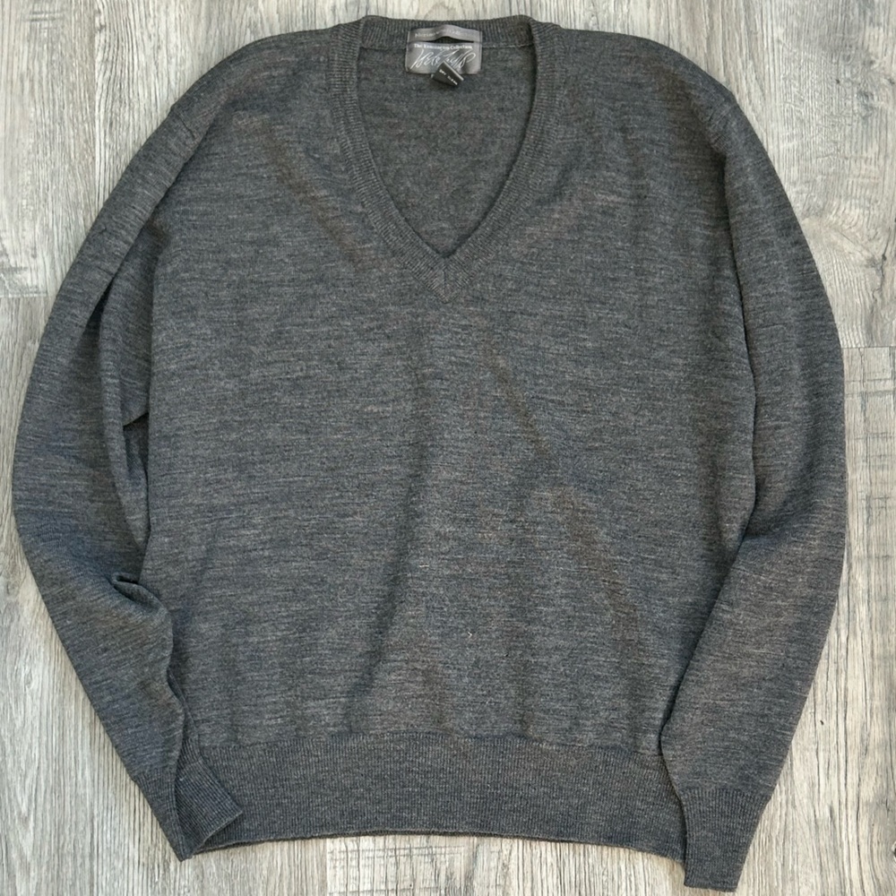 Lord & Taylor 100% Merino Wool Gray Men's V-neck Sweater Sz L‎
